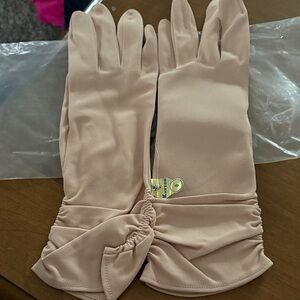 Vintage NWT Kayser Elegant Beige Gloves